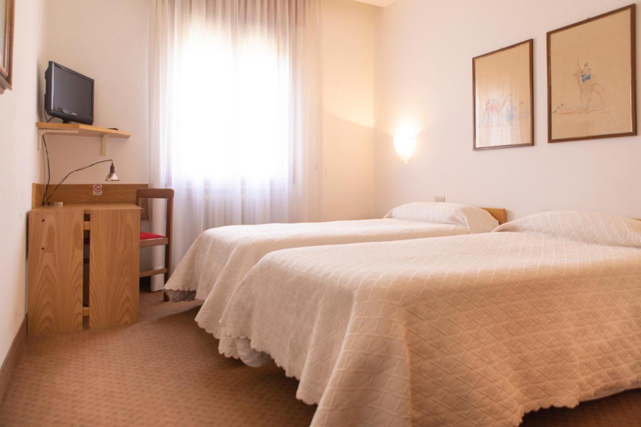 צ'יטדלה Hotel Due Mori מראה חיצוני תמונה