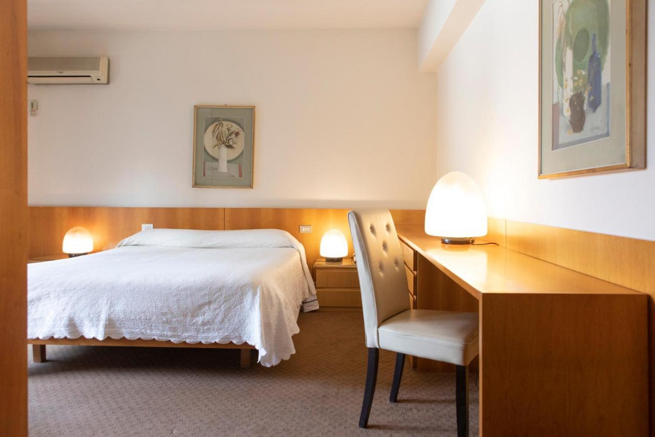 צ'יטדלה Hotel Due Mori מראה חיצוני תמונה