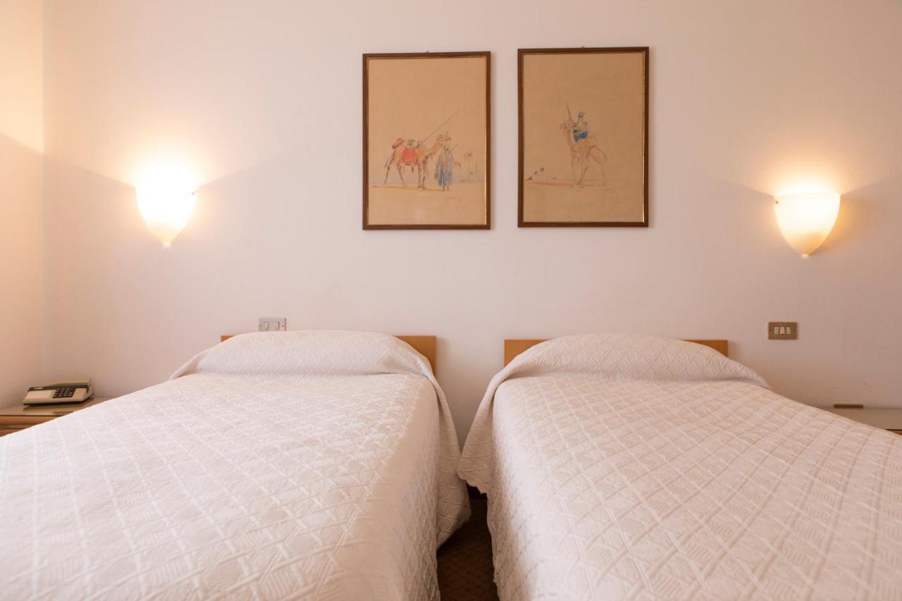 צ'יטדלה Hotel Due Mori מראה חיצוני תמונה