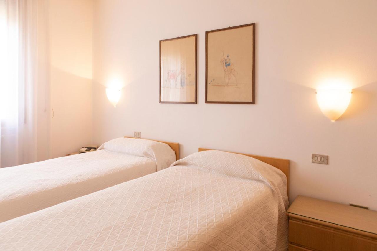 צ'יטדלה Hotel Due Mori מראה חיצוני תמונה